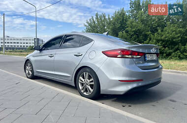 Седан Hyundai Elantra 2017 в 