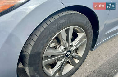 Седан Hyundai Elantra 2017 в 