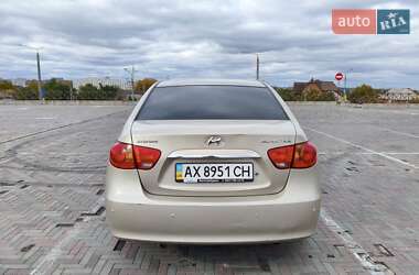 Седан Hyundai Elantra 2010 в 