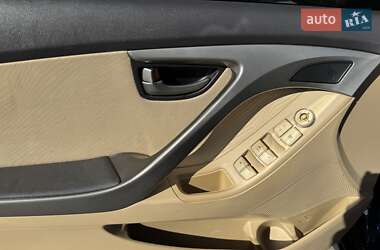 Седан Hyundai Elantra 2013 в 