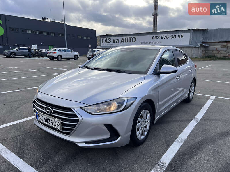 Седан Hyundai Elantra 2016 в Киеве