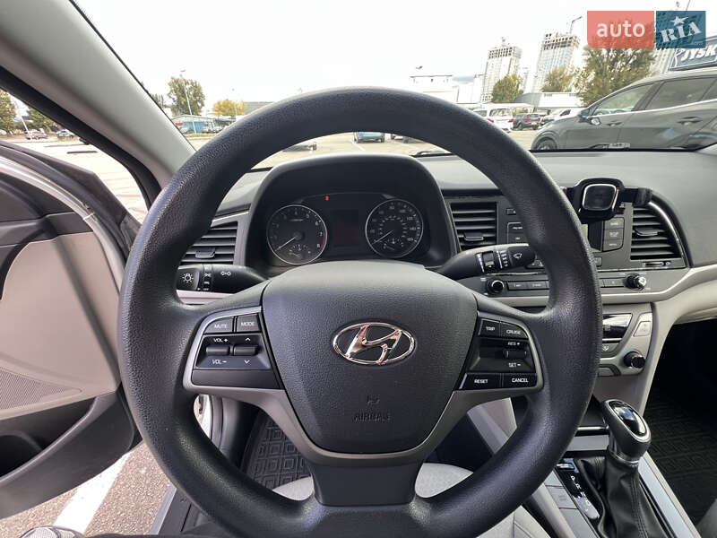 Седан Hyundai Elantra 2016 в Киеве