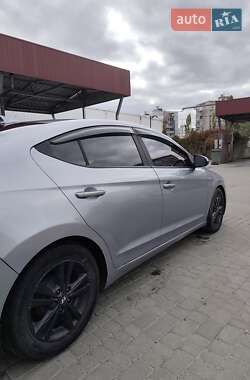 Седан Hyundai Elantra 2016 в 