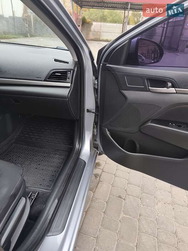 Седан Hyundai Elantra 2016 в Харкові