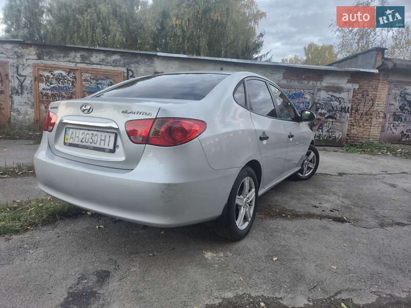 Седан Hyundai Elantra 2011 в Павлограде