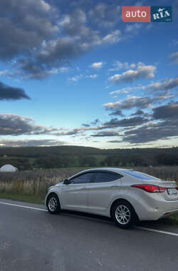 Hyundai Elantra 2012