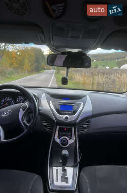 Седан Hyundai Elantra 2012 в 