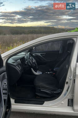 Седан Hyundai Elantra 2012 в 
