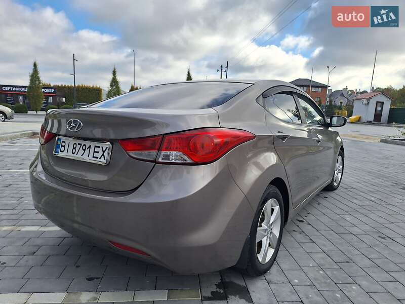 Седан Hyundai Elantra 2012 в Городку