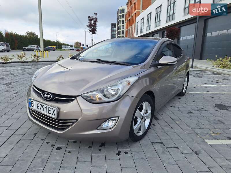 Седан Hyundai Elantra 2012 в Городку