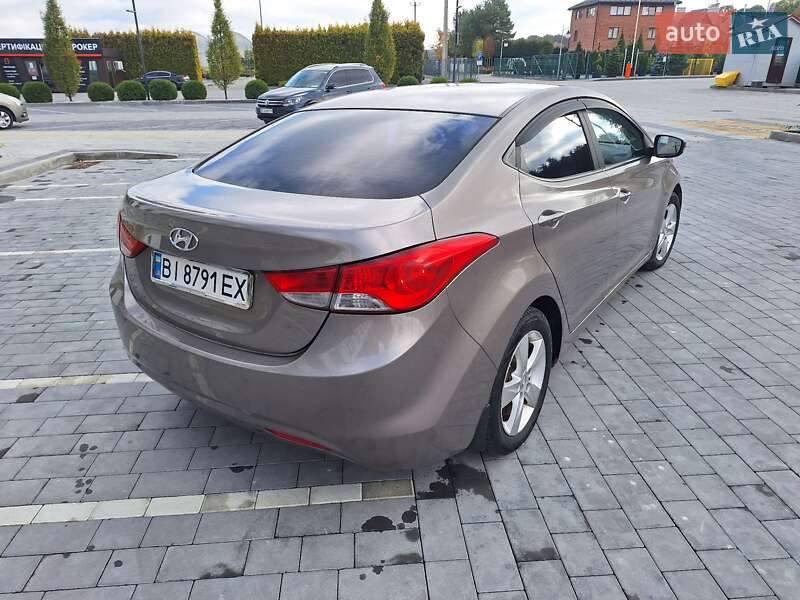Седан Hyundai Elantra 2012 в Городку