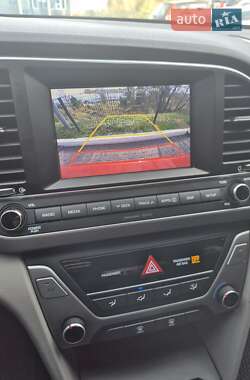 Седан Hyundai Elantra 2017 в 