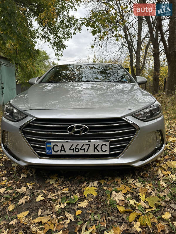 Седан Hyundai Elantra 2016 в Смеле