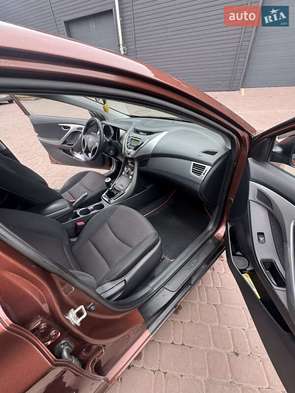 Седан Hyundai Elantra 2012 в Броварах