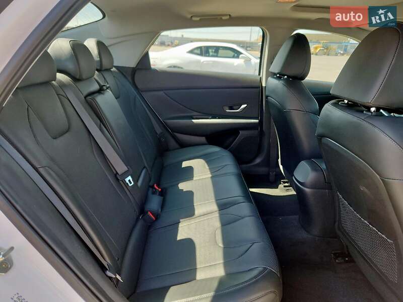 Седан Hyundai Elantra 2022 в Львове