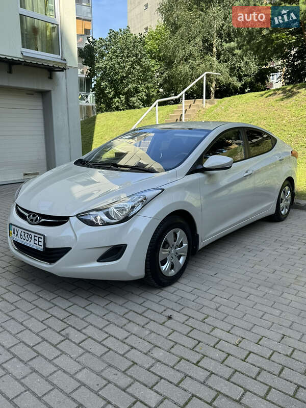 Hyundai Elantra 2013