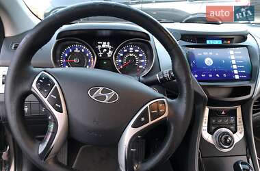 Седан Hyundai Elantra 2011 в 