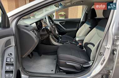 Седан Hyundai Elantra 2012 в 