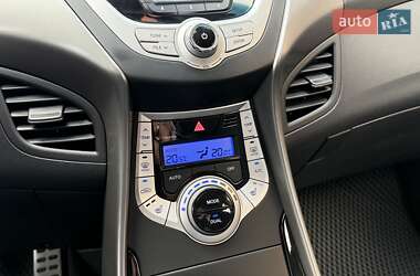 Седан Hyundai Elantra 2012 в 