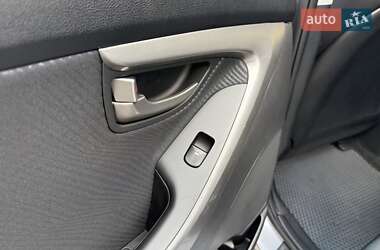 Седан Hyundai Elantra 2012 в 