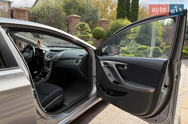 Седан Hyundai Elantra 2012 в 