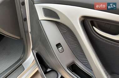 Седан Hyundai Elantra 2012 в 