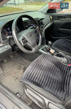 Седан Hyundai Elantra 2017 в 