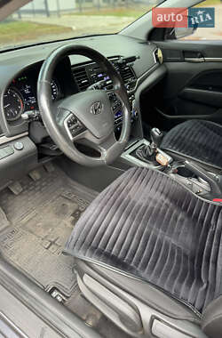 Седан Hyundai Elantra 2017 в 