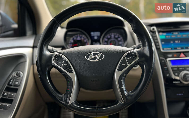 Хэтчбек Hyundai Elantra 2014 в Львове