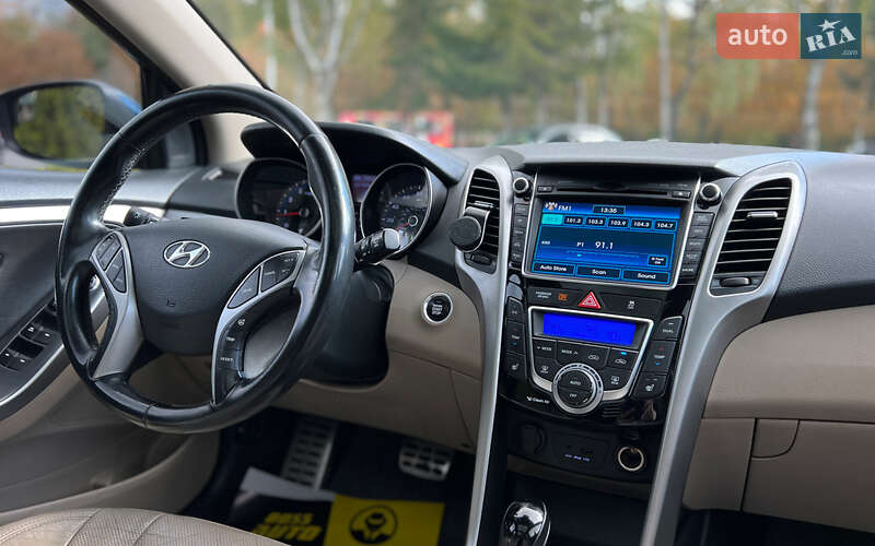 Хэтчбек Hyundai Elantra 2014 в Львове