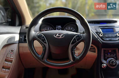 Седан Hyundai Elantra 2013 в 