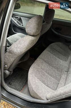 Седан Hyundai Elantra 2001 в 
