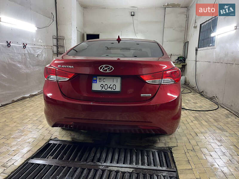 Седан Hyundai Elantra 2012 в Бориславі