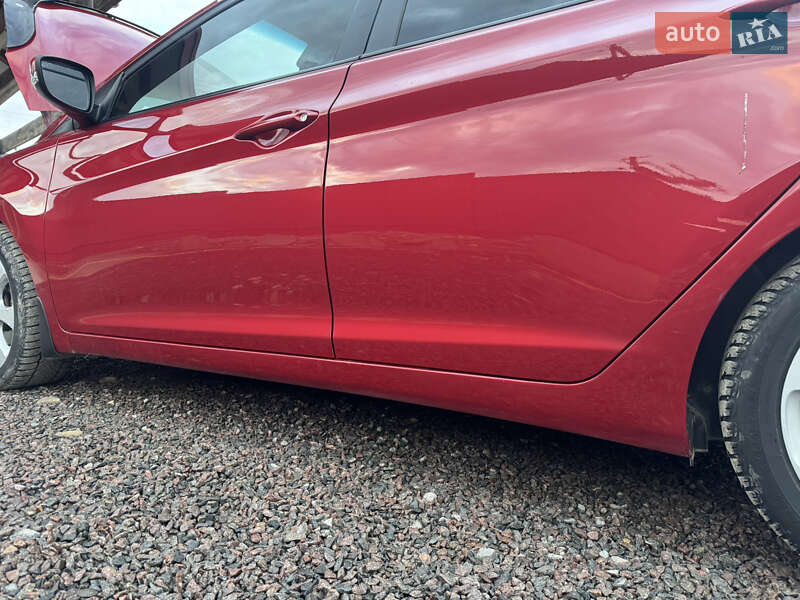 Седан Hyundai Elantra 2012 в Бориславі