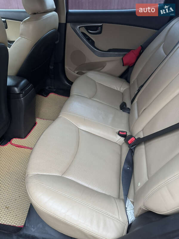 Седан Hyundai Elantra 2012 в Бориславі