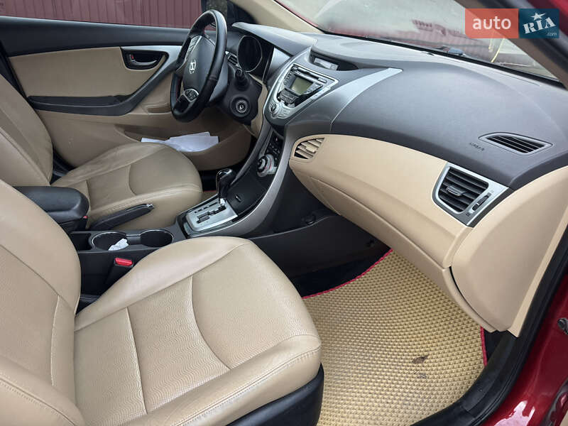 Седан Hyundai Elantra 2012 в Бориславі