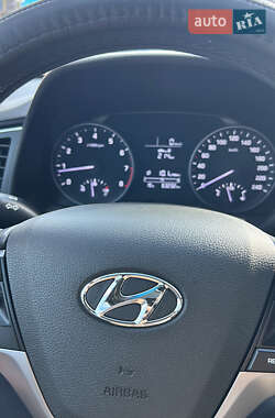 Седан Hyundai Elantra 2018 в 