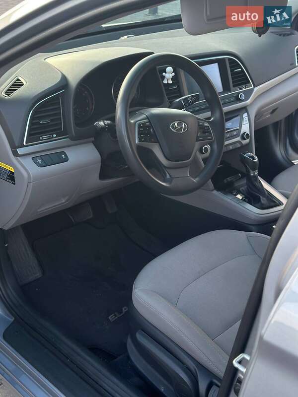 Седан Hyundai Elantra 2016 в Києві