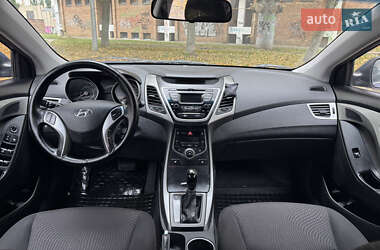 Седан Hyundai Elantra 2015 в 