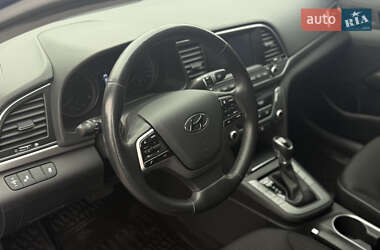Седан Hyundai Elantra 2016 в 