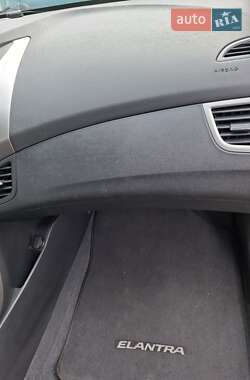 Седан Hyundai Elantra 2013 в 