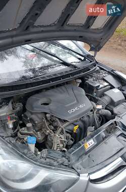 Седан Hyundai Elantra 2012 в 