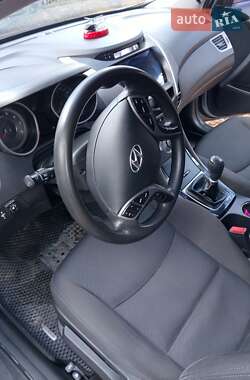 Седан Hyundai Elantra 2012 в 