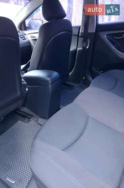 Седан Hyundai Elantra 2012 в 