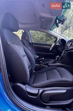 Седан Hyundai Elantra 2016 в  фото 16 Седан Hyundai Elantra 2016 в