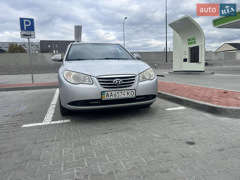Седан Hyundai Elantra 2011 в 