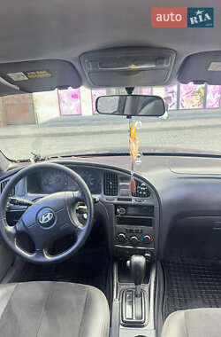Хэтчбек Hyundai Elantra 2004 в 