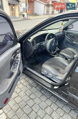 Хэтчбек Hyundai Elantra 2004 в 