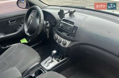 Седан Hyundai Elantra 2010 в  фото 8 Седан Hyundai Elantra 2010 в
