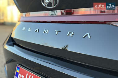 Седан Hyundai Elantra 2023 в 